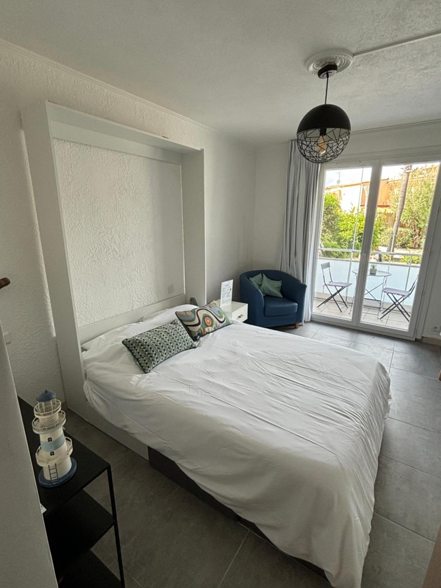 Studio Spacieux Avec Patio En Centre Ville Cavalaire-sur-Mer Esterno foto
