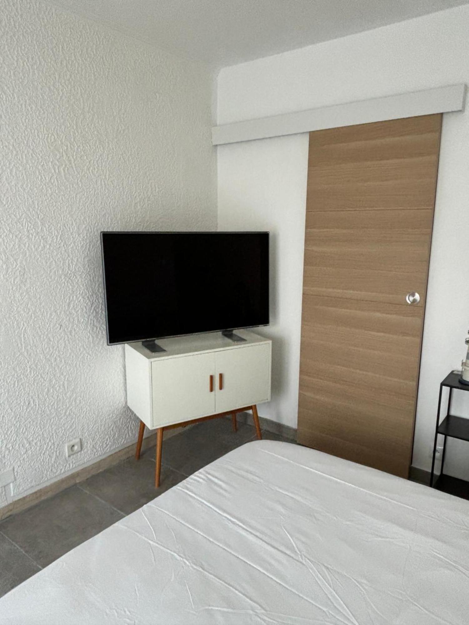 Studio Spacieux Avec Patio En Centre Ville Cavalaire-sur-Mer Esterno foto
