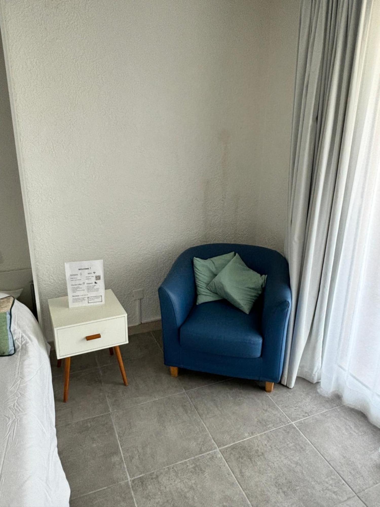 Studio Spacieux Avec Patio En Centre Ville Cavalaire-sur-Mer Esterno foto